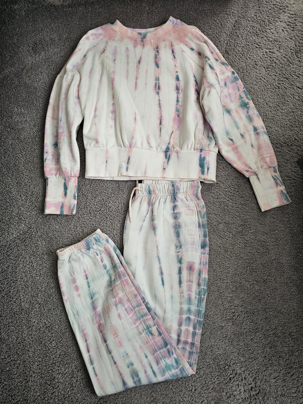 Old Navy Cropped Crew neck Jogger Set